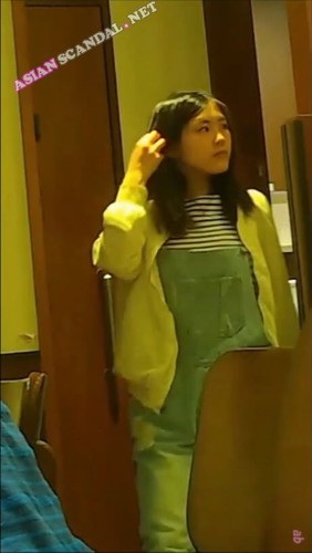 Chinese Lady In Toilet #28