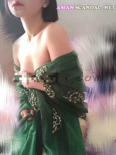 A university girl in Xinjiang Naked body exposed