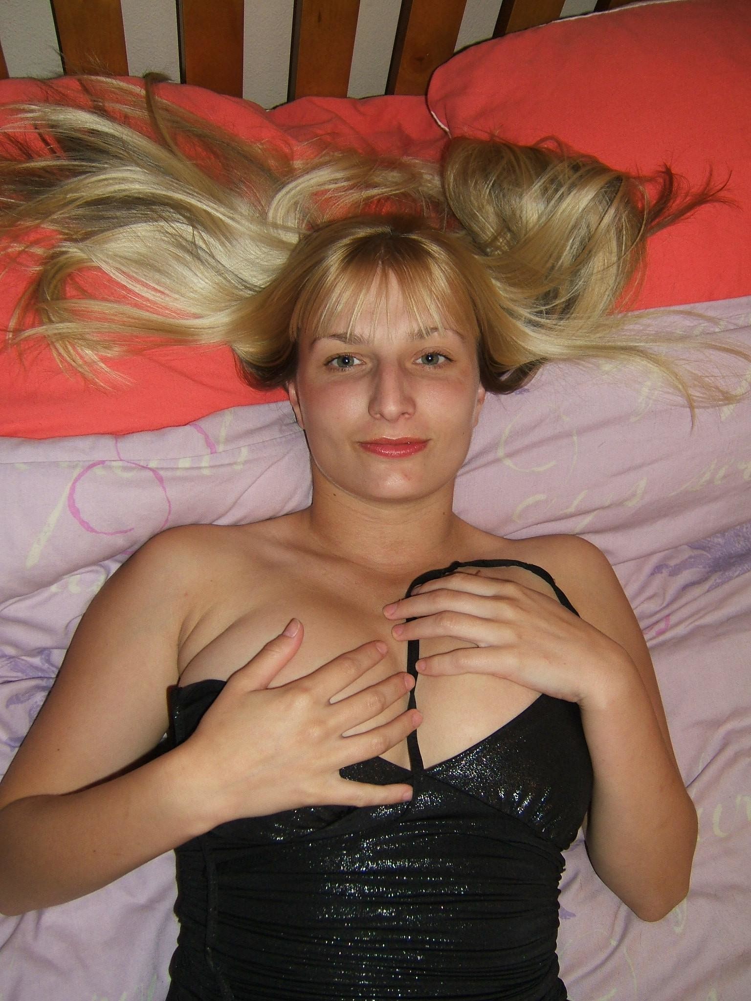 hot-blonde-amateur-girlfriend-09.jpg