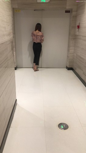 Chinese Lady In Toilet #39