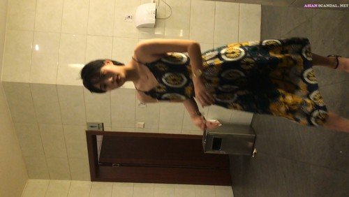 Chinese Lady In Toilet #41