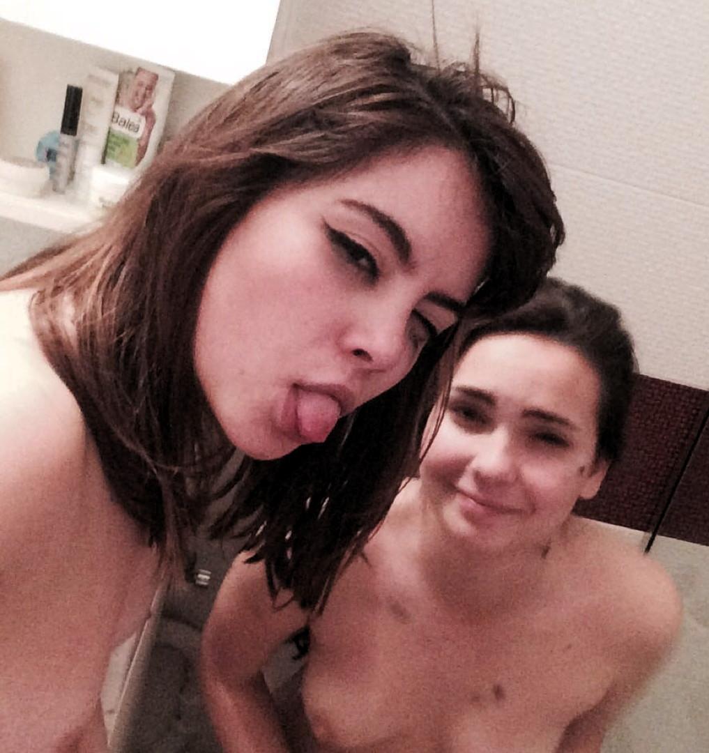 lesbian-roommates-36.jpg