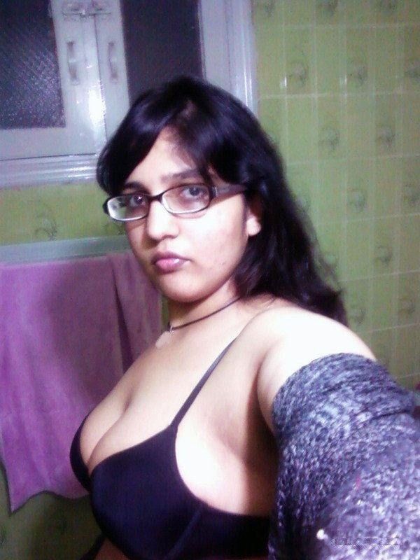 Selfshot_of_Sexy_Indian_Girls_(33).jpg