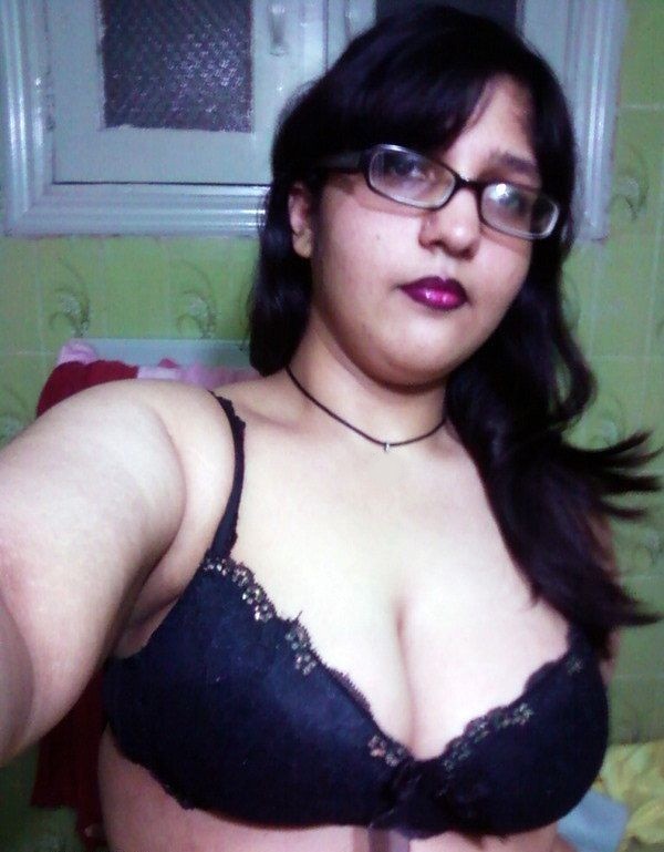 Selfshot_of_Sexy_Indian_Girls_(29).jpg