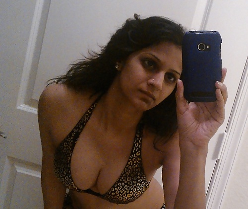 busty-indian-girlfriend-092.jpg