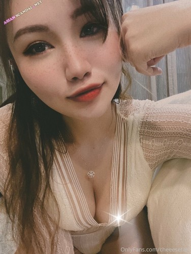 Pretty Asian girls with big Tits undress for You